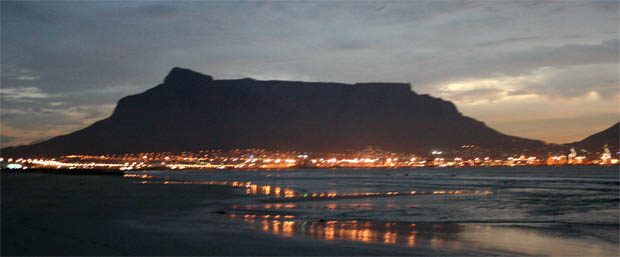 Kapstadt mit Tafelberg - Aufnahme vom Blouberg Strand