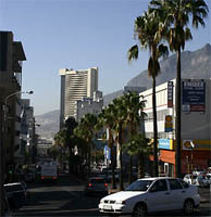Szenen aus Kapstadt: City 
mit Tafelberg im Hintergrund